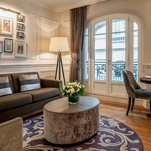 La Clef Louvre By The Crest Collection Fransa
